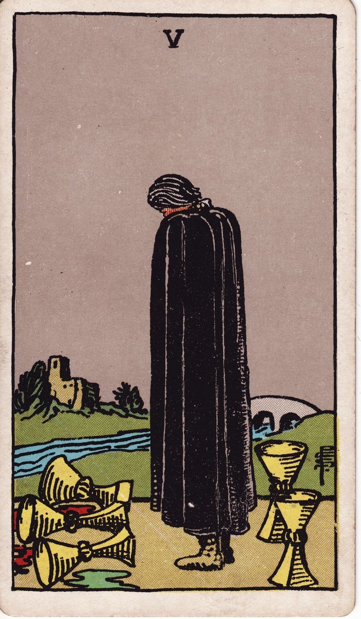 カップの5（Five of Cups）のカード図像