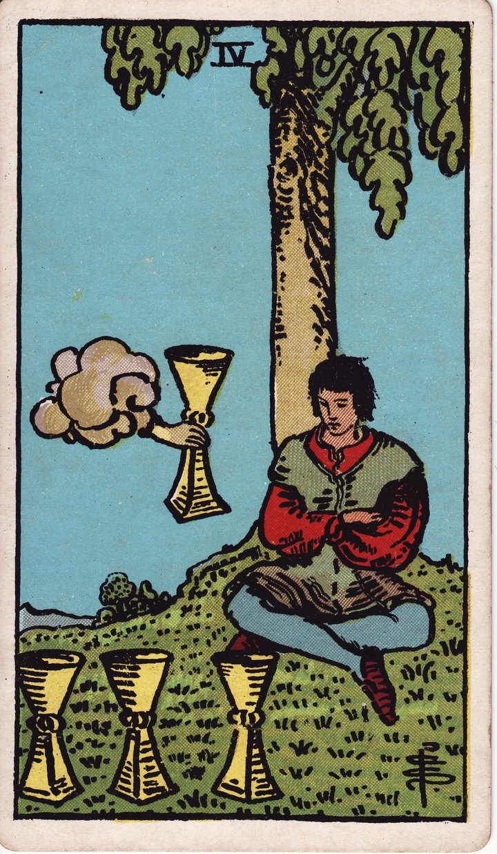 カップの4（Four of Cups）のカード図像