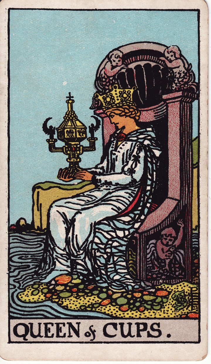 カップのクイーン（Queen of Cups）のカード図像
