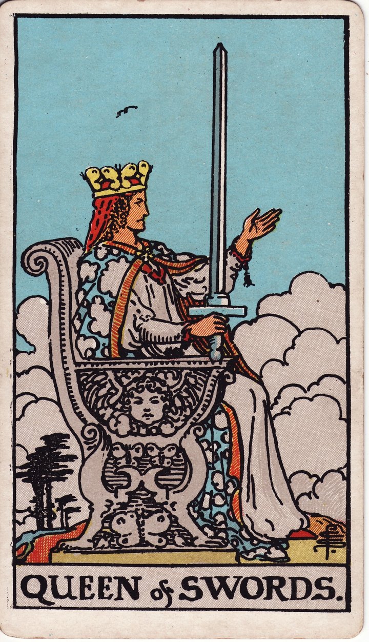 ソードのクイーン（Queen of Swords）のカード図像